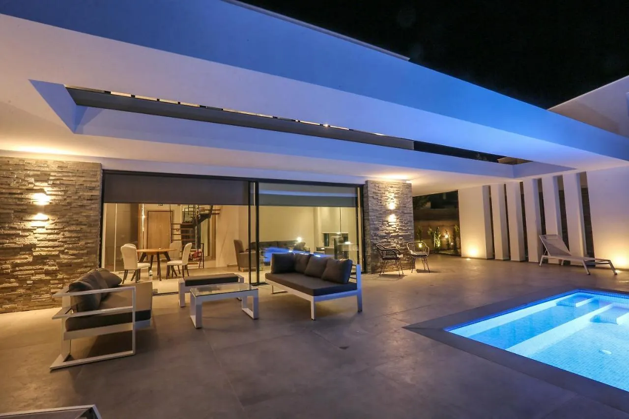 Villas Les Blancs 2 - Private Pool, 5 Bdrms, Panoramic View Chaniotis