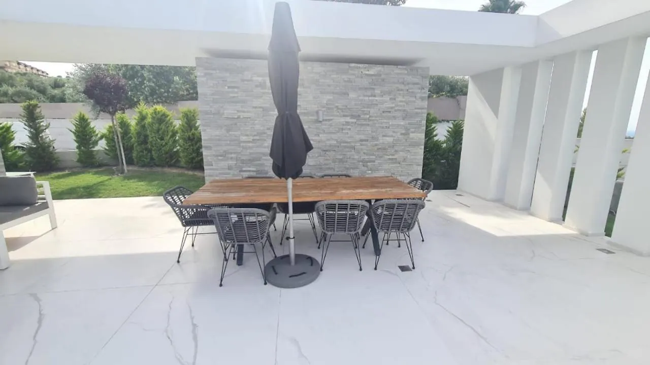 Villas Les Blancs 2 - Private Pool, 5 Bdrms, Panoramic View Hanioti Grecia